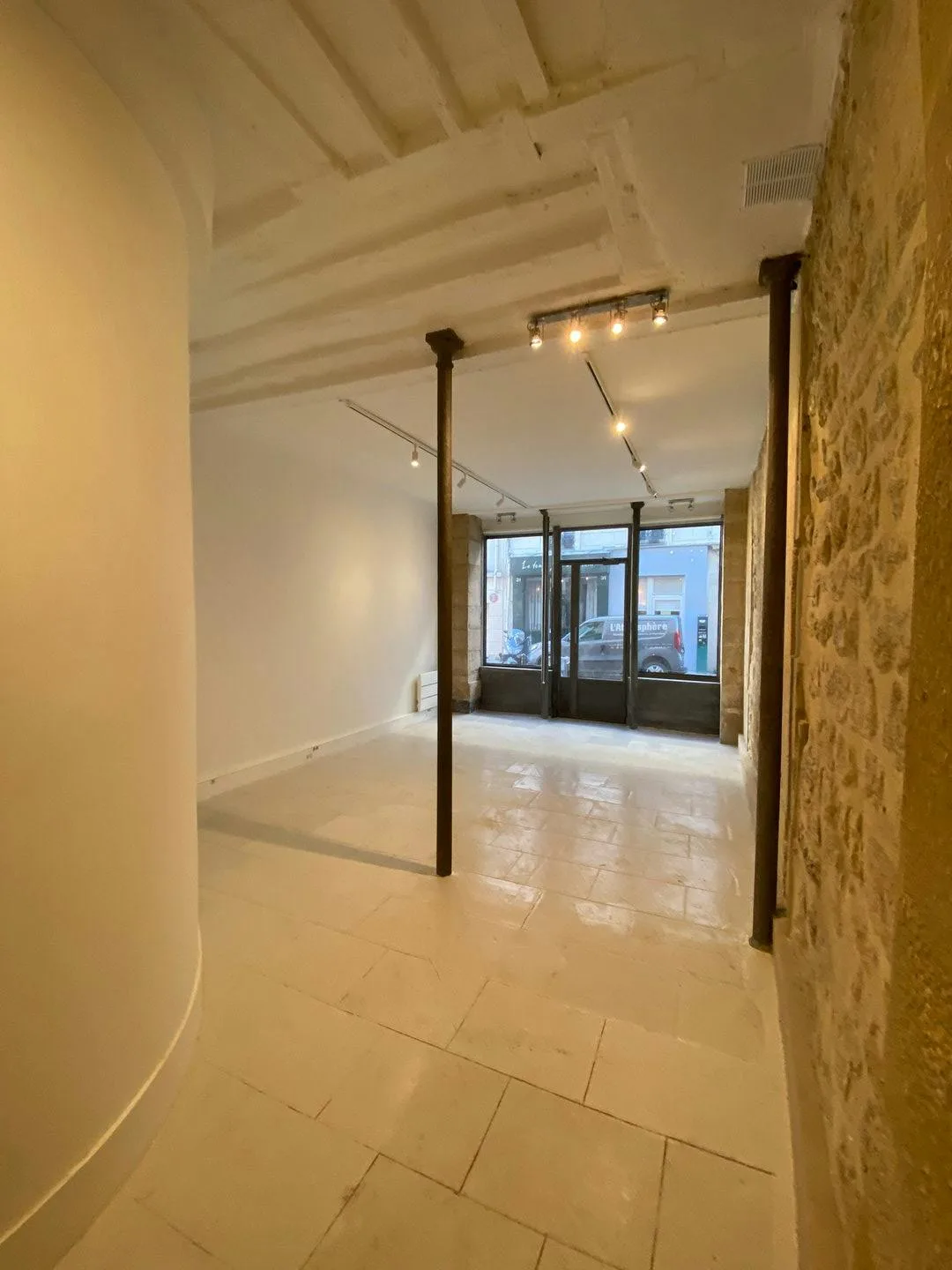 45 sqm Versatile Ground Floor Space Near the Marais — 2