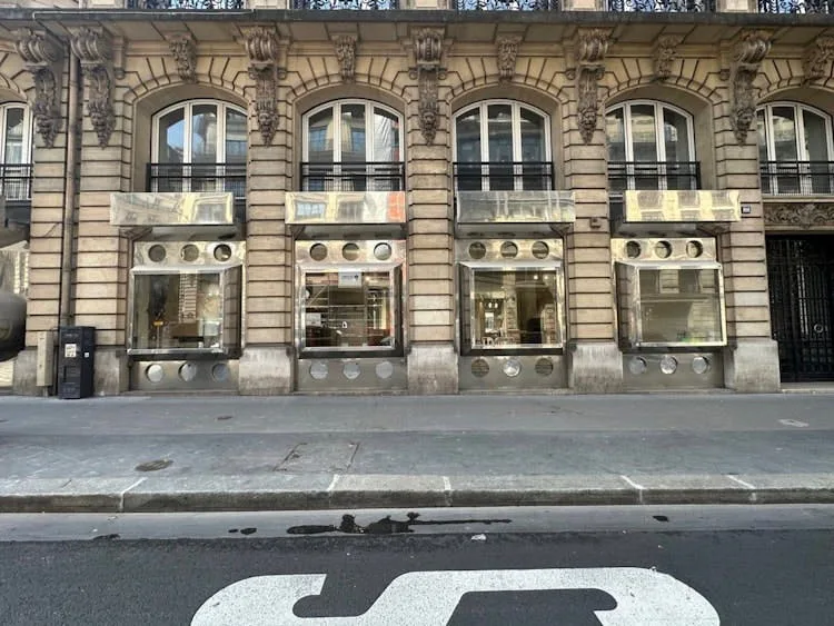 450 sqm Award-Winning Showroom on Rue Réaumur, Paris