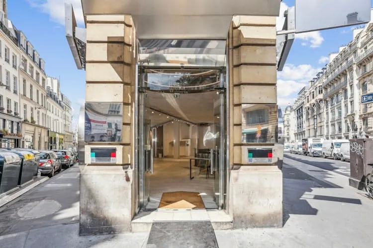 450 sqm Award-Winning Showroom on Rue Réaumur, Paris — 2