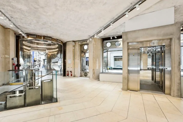 450 sqm Award-Winning Showroom on Rue Réaumur, Paris — 5