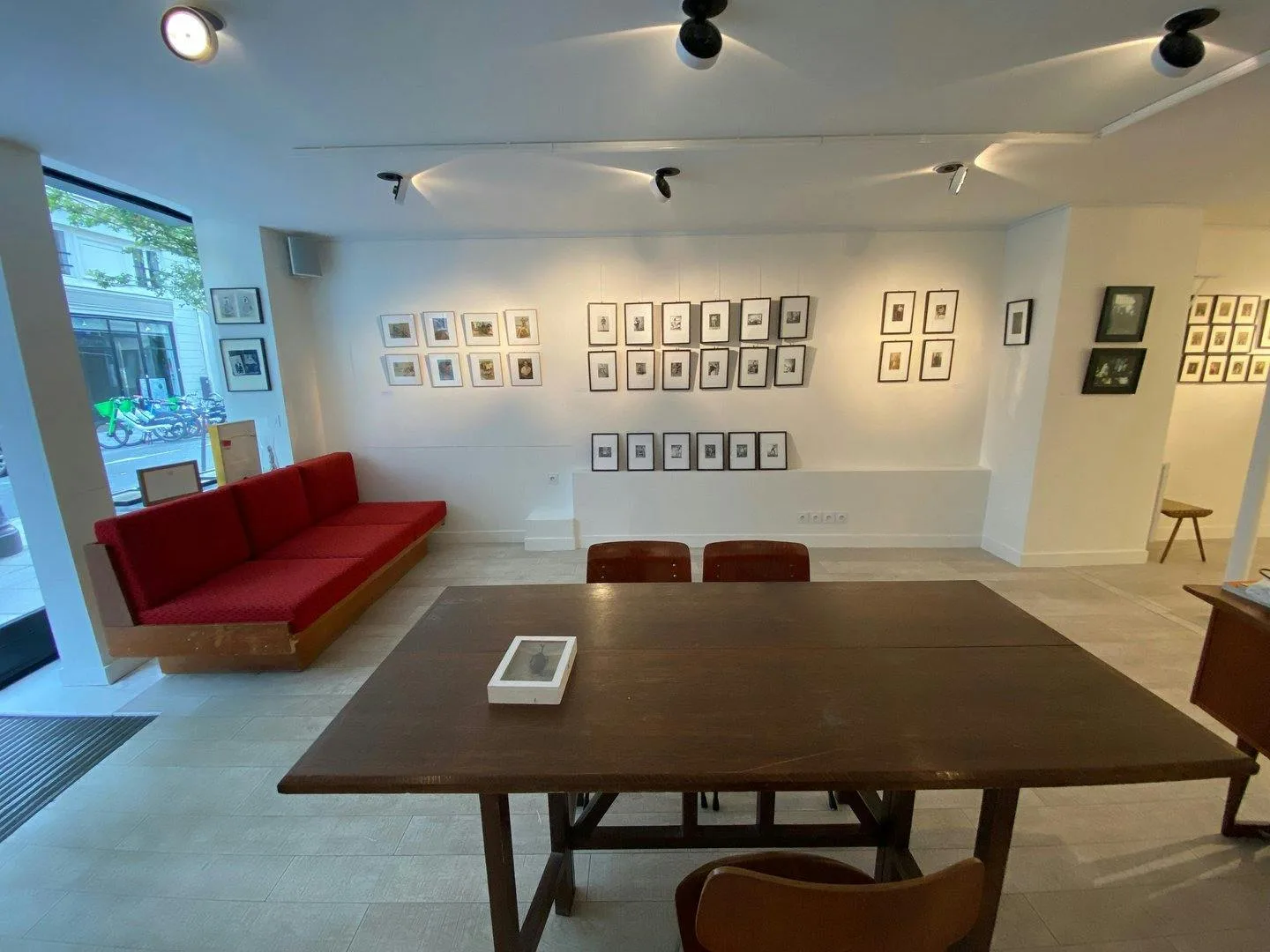 48 sqm Art Gallery and Showroom in le Haut Marais, Paris — 4