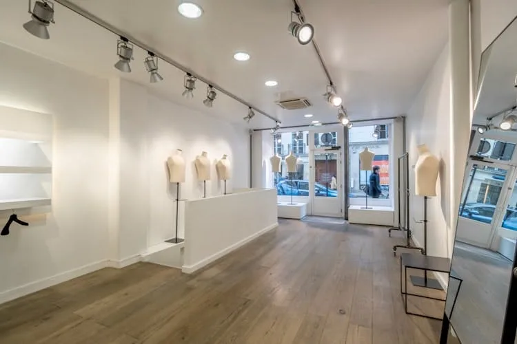 48 sqm Contemporary Boutique on Rue de Turenne, Paris — 2