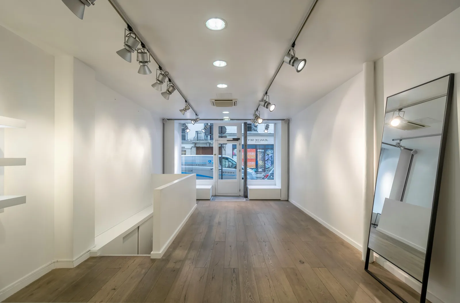 48 sqm Contemporary Boutique on Rue de Turenne, Paris — 5