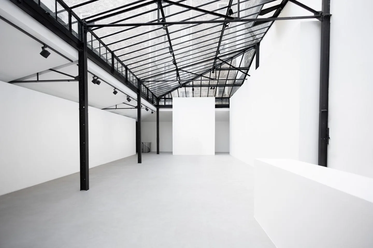 480 sqm Three-Story Commercial Venue in Paris 17th