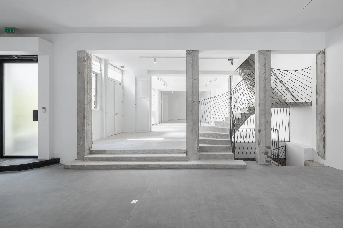 500m² Multi-Level Gallery Space in Le Marais, art exhibition, pop-up rental in Paris, third interior view