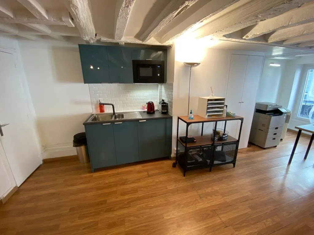 52 Square Meter Office Space on Rue Poissonniere, Paris — 3