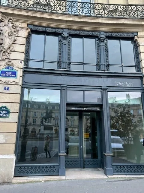 524 sqm Corner Boutique near Place des Victoires