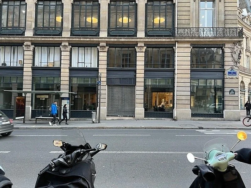524 sqm Corner Boutique near Place des Victoires — 3