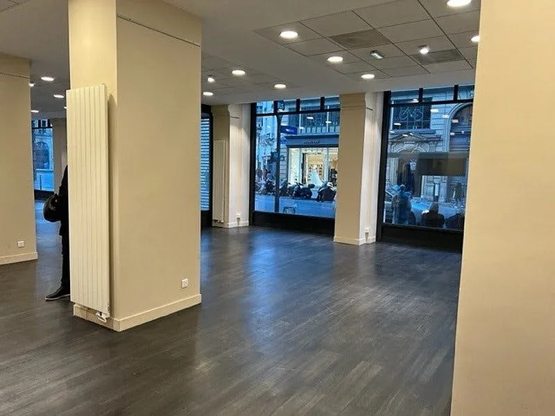 524 sqm Corner Boutique near Place des Victoires — 4