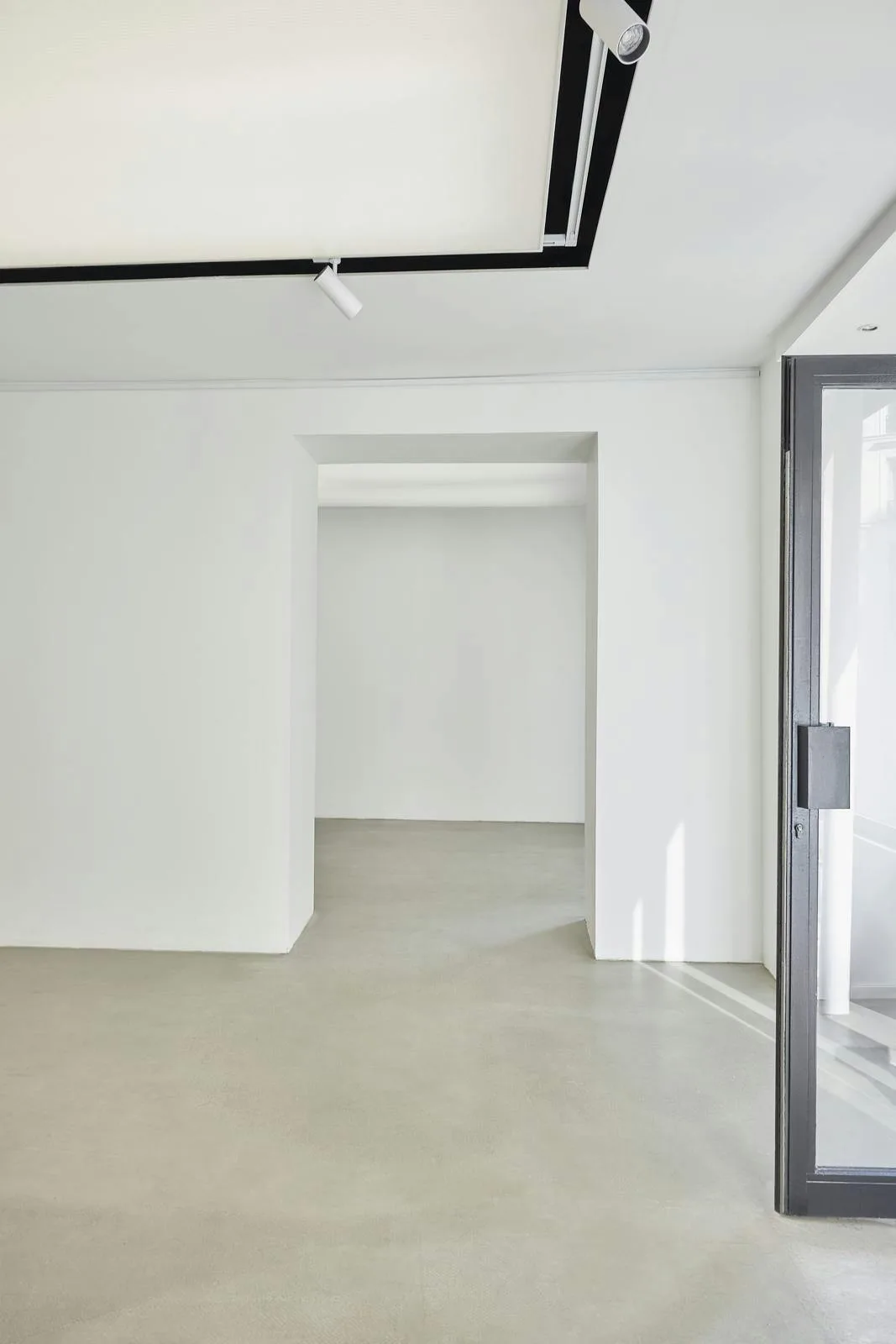 55 sqm Boutique and Showroom on Rue Commines, Paris — 3