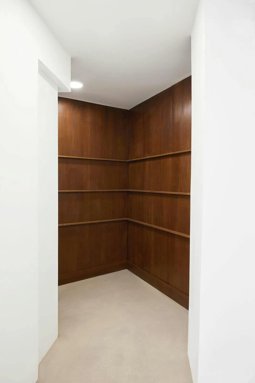55 sqm Boutique and Showroom on Rue Commines, Paris — 5
