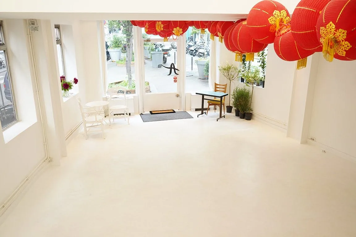 60 sqm Boutique and Showroom in Saint Georges, Paris