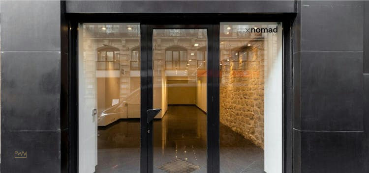 70 sqm Gallery and Showroom on Rue de Turenne, Paris, pop up store