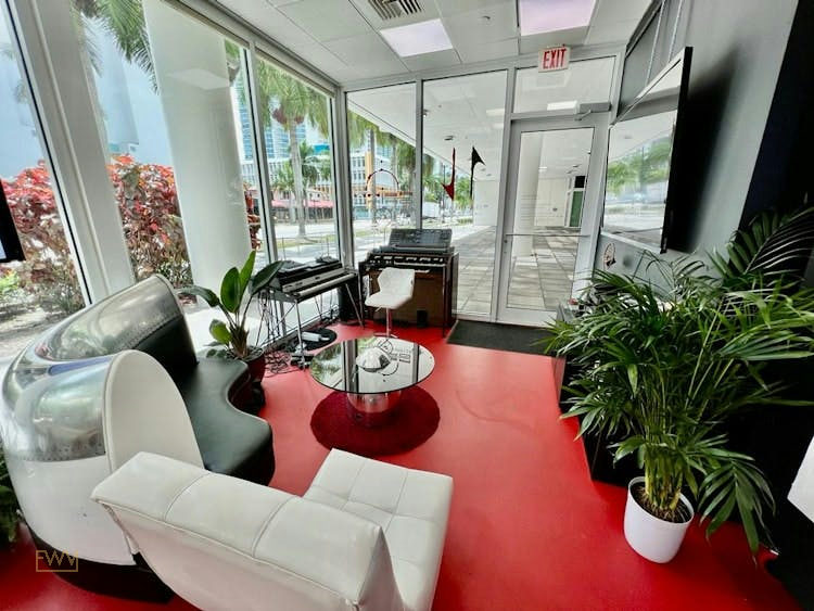 734 sqm Unique Gallery and Showroom Space in Miami, pop up store