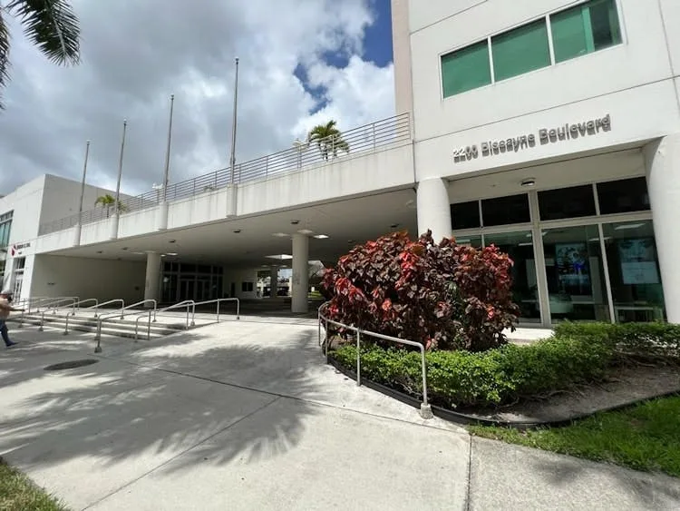 734 sqm Unique Gallery and Showroom Space in Miami — 2