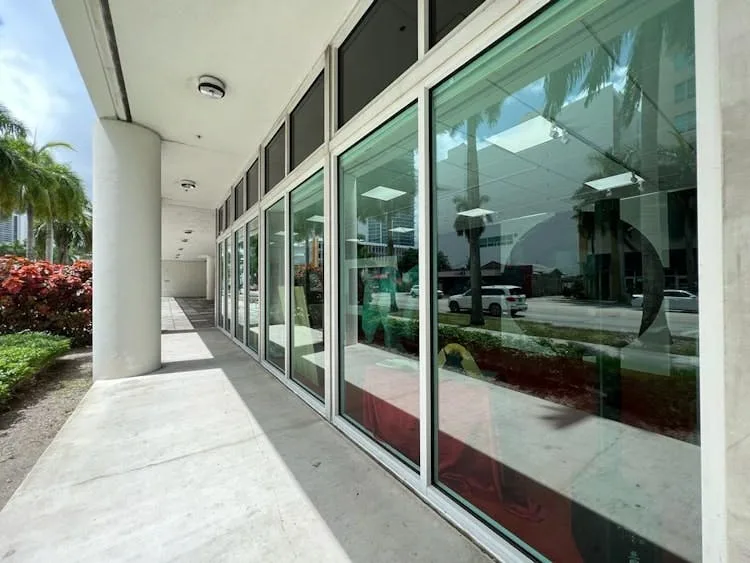 734 sqm Unique Gallery and Showroom Space in Miami — 3