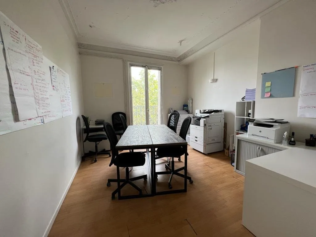 74 sqm Multipurpose Office Apartment at 4 Place Saint-Michel