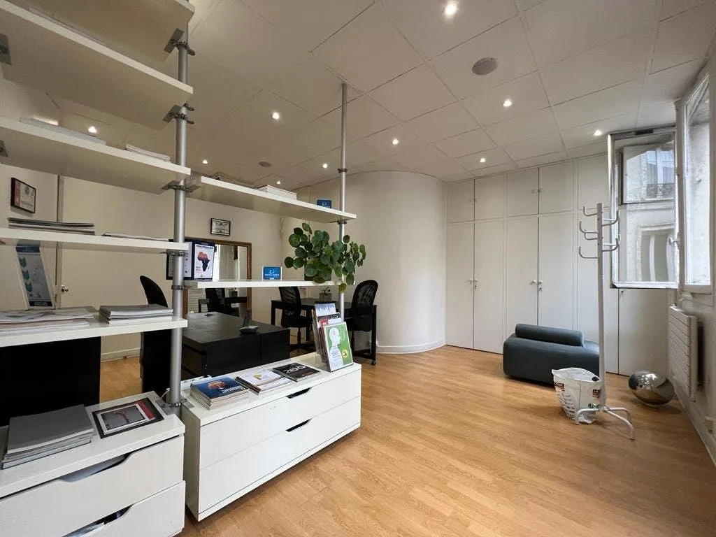 74 sqm Multipurpose Office Apartment at 4 Place Saint-Michel — 2