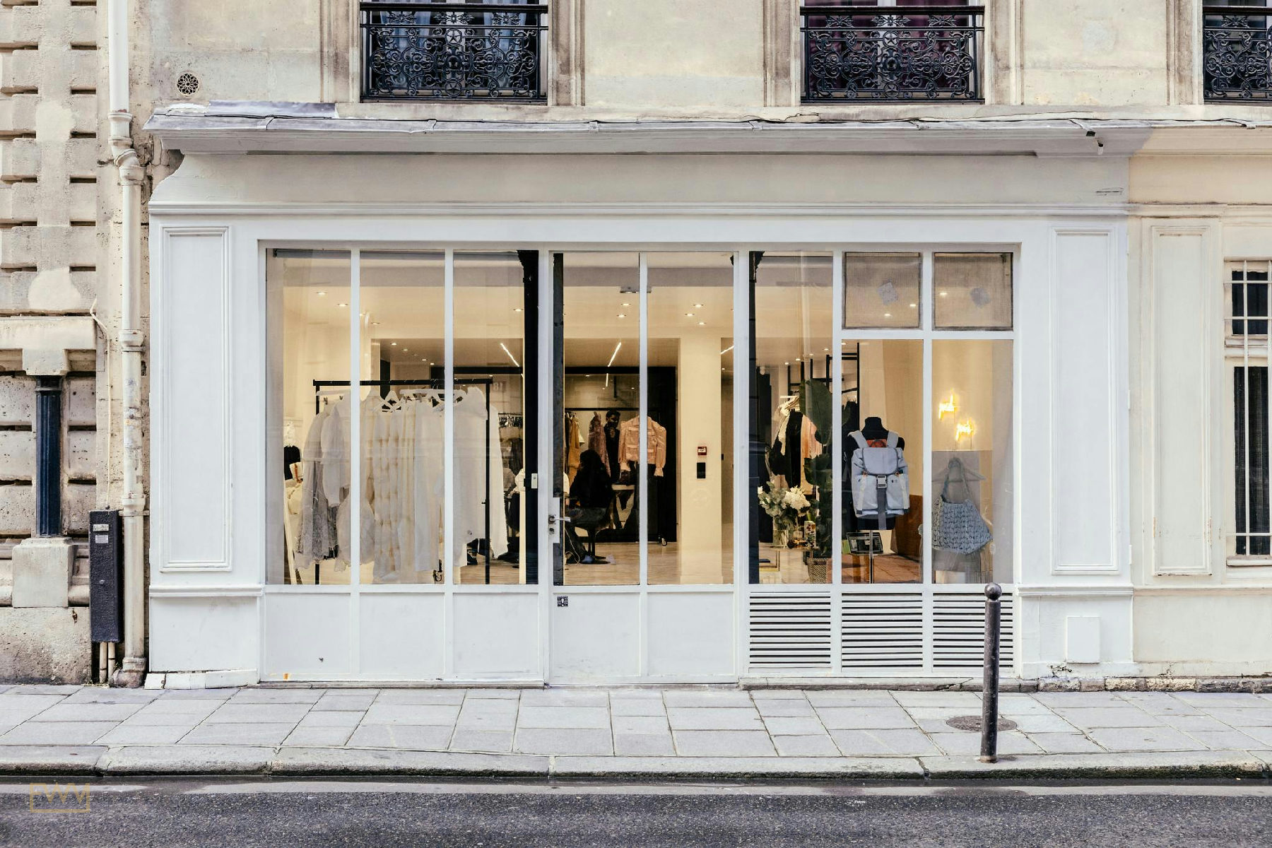80 sqm Commercial Space on Rue Notre Dame des Victoires, pop up store in Paris