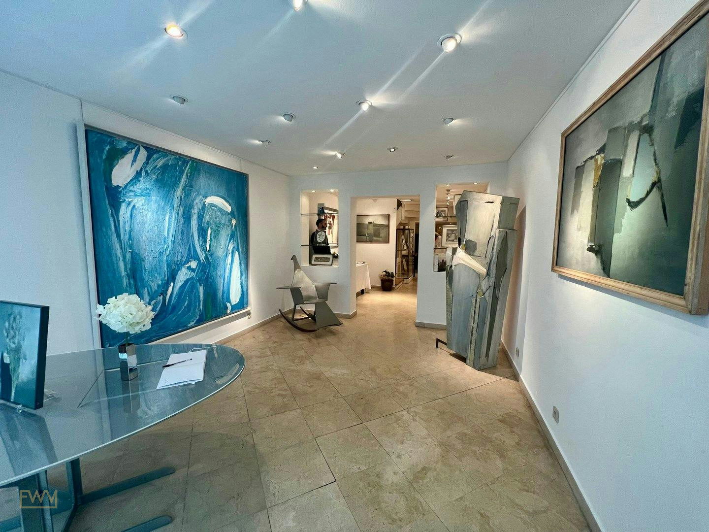 85 sqm Commercial Space on Rue de Beaune, Paris — pop-up space in Paris