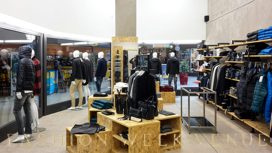 90 m² Retail Space with Customizable Furnishings, pop up store in Varese