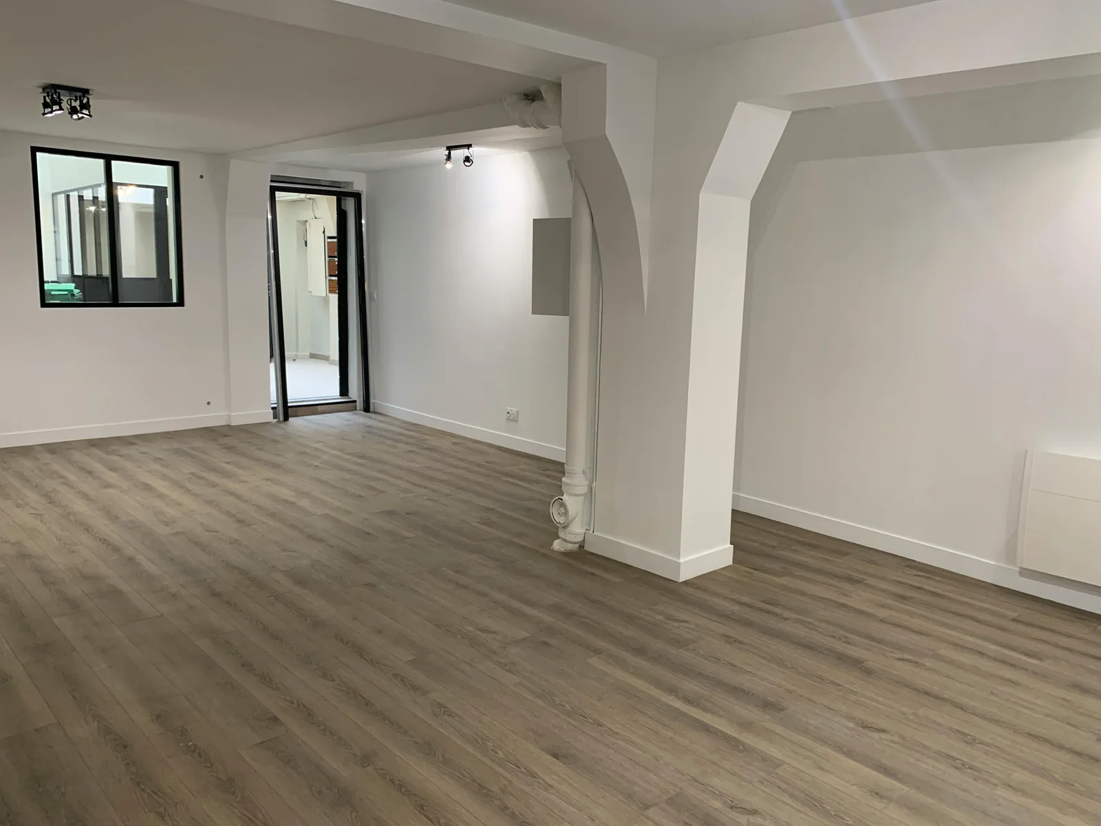 90 sqm Flexible Commercial Space in Passage du Chantier, Paris