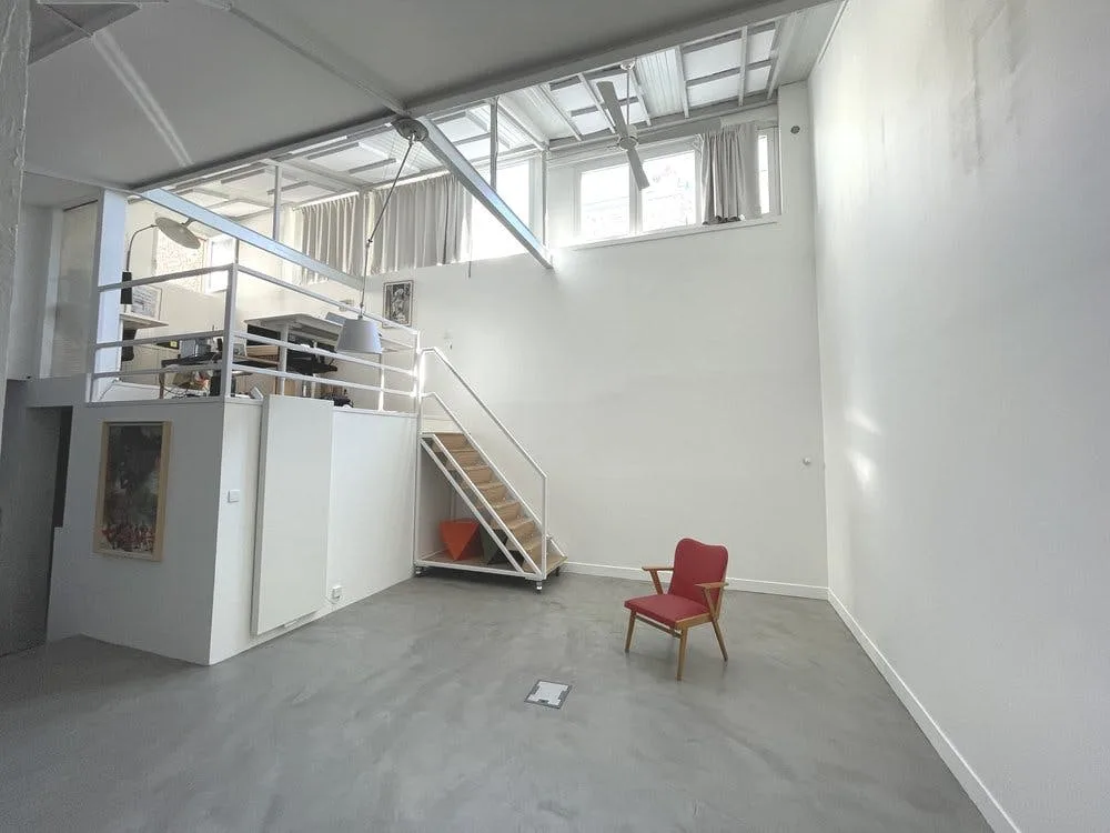 90 sqm Loft and Showroom on Rue Saint-Maur, Paris