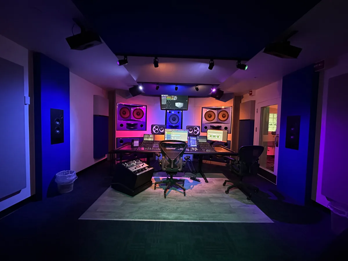 Acoustically Treated Production Suite for Rent, 22 sqm, content creation, pop-up rental in New York