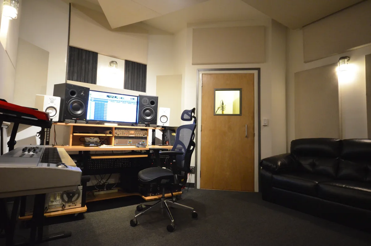 Acoustically Treated Production Suite for Rent, 22 sqm, content creation, pop-up rental in New York, additional interior view