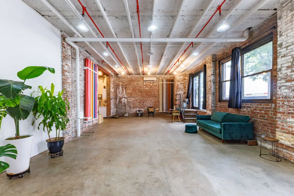 Adaptable 1,200 Sq Ft Storefront in East Williamsburg, 102 sqm, retail activation, pop-up rental in Brooklyn