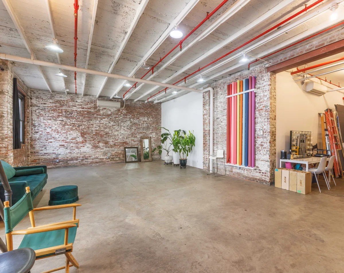Adaptable 1,200 Sq Ft Storefront in East Williamsburg, 102 sqm, retail activation, pop-up rental in Brooklyn, second interio…