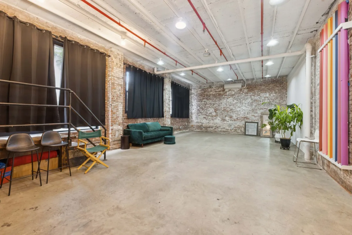 Adaptable 1,200 Sq Ft Storefront in East Williamsburg, 102 sqm, retail activation, pop-up rental in Brooklyn, additional int…