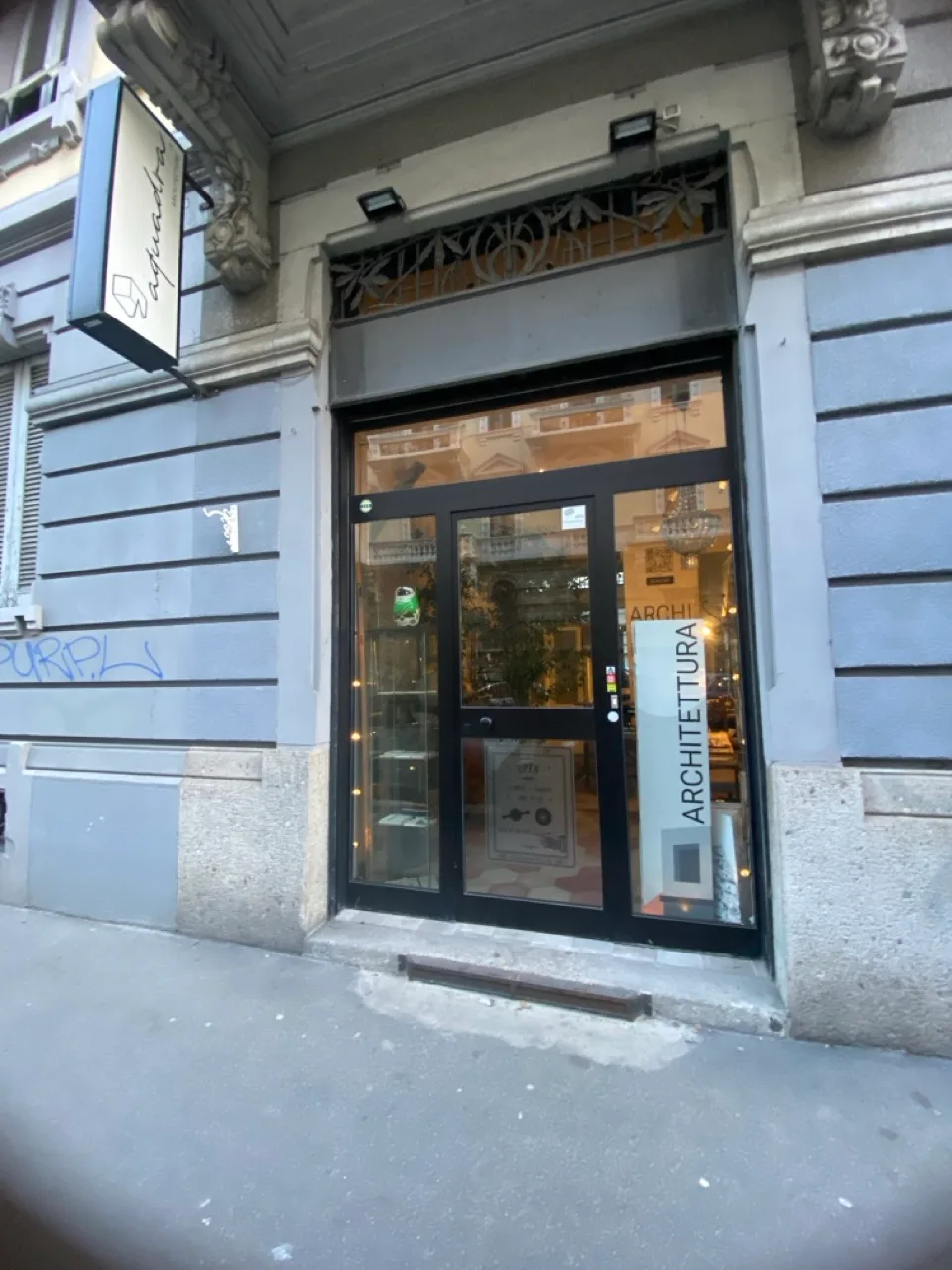 Affascinante spazio espositivo con vetrina a Milano, 45 sqm, pop up store, third interior view