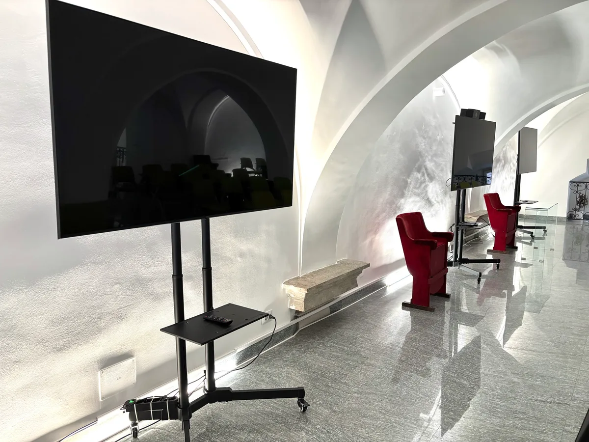 Ampia sala convegni per eventi aziendali, 93 sqm, corporate event, pop-up rental in Torino, interior view