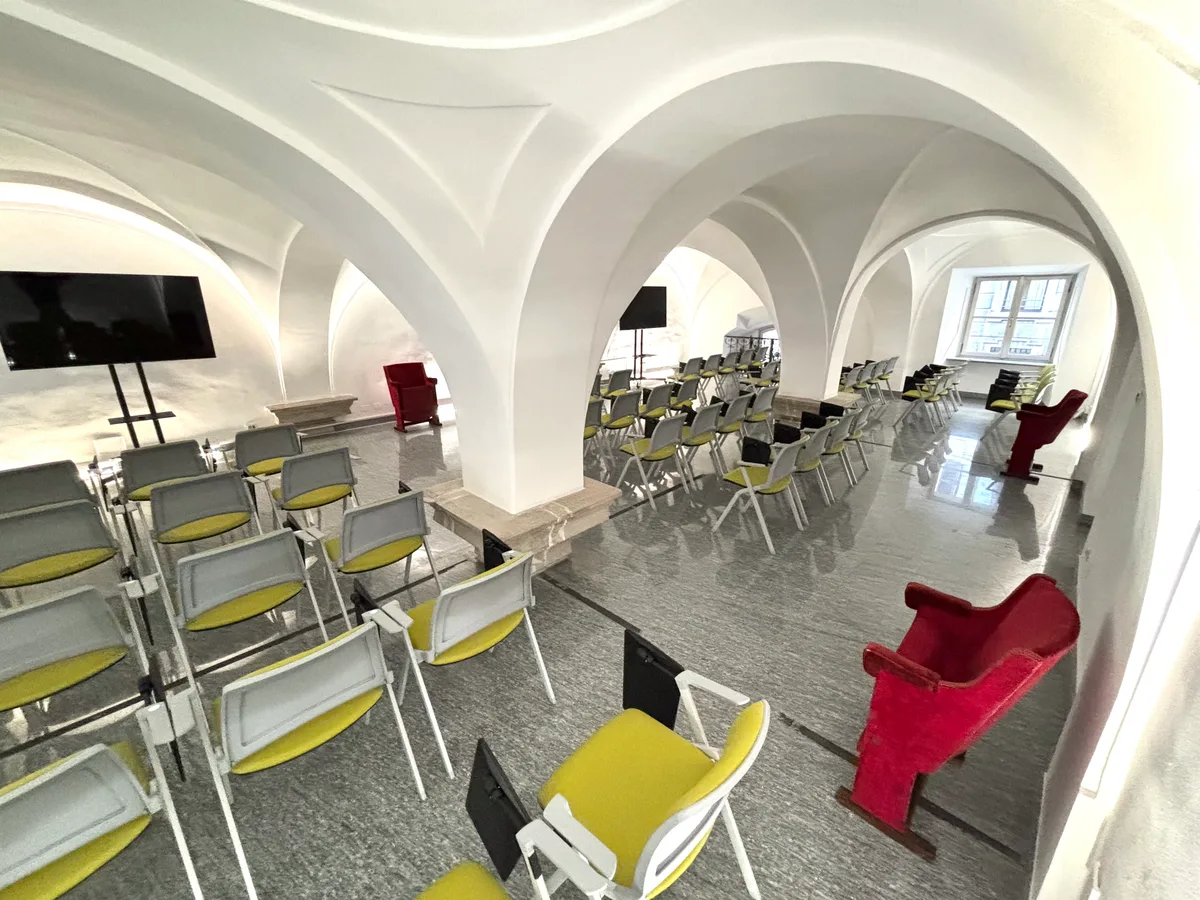 Ampia sala convegni per eventi aziendali, 93 sqm, corporate event, pop-up rental in Torino, second interior view