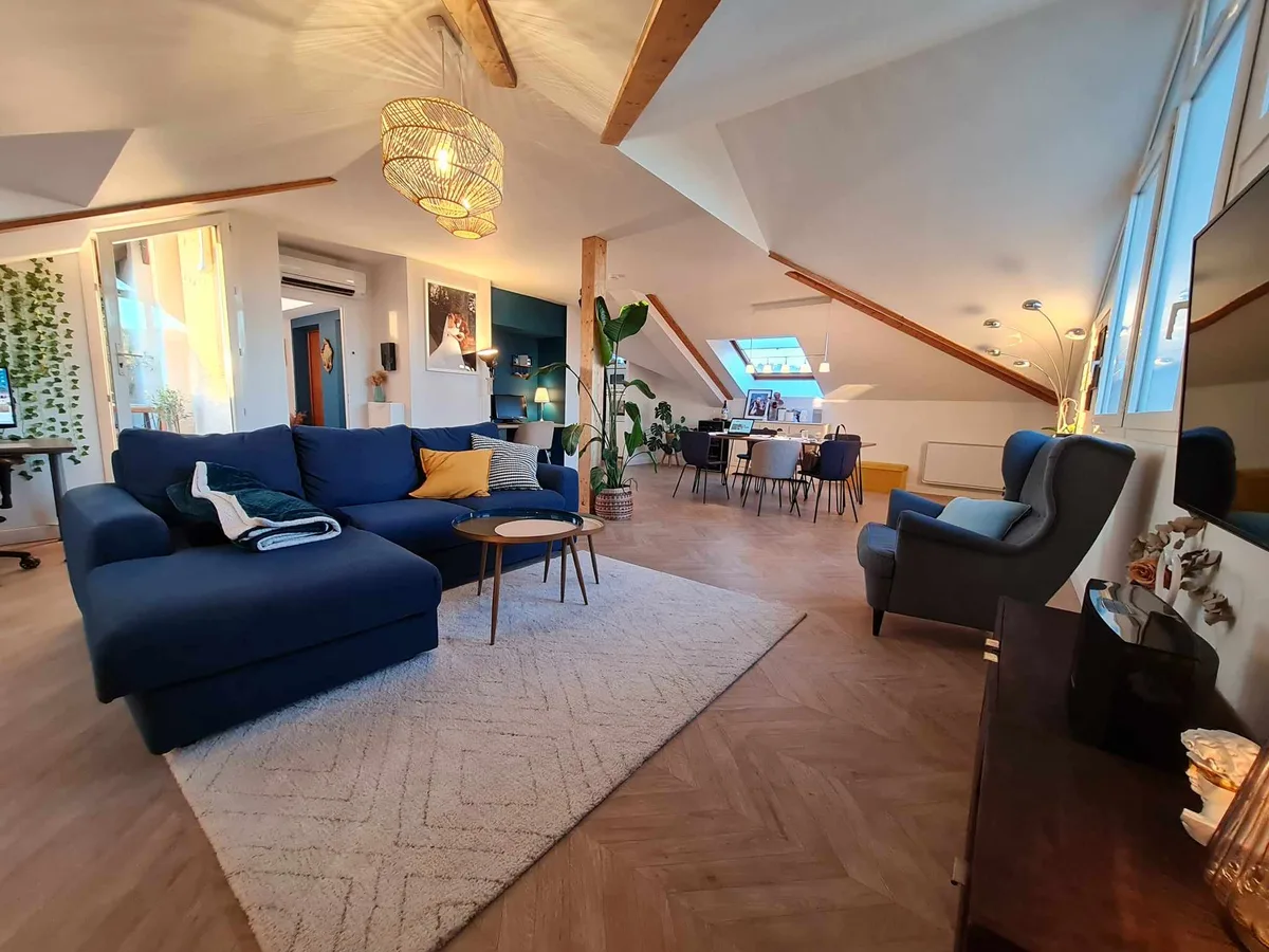Appartement rénové avec terrasse et ascenseur privatif, 114 sqm, photo shoot, pop-up rental in La Tour-du-Pin