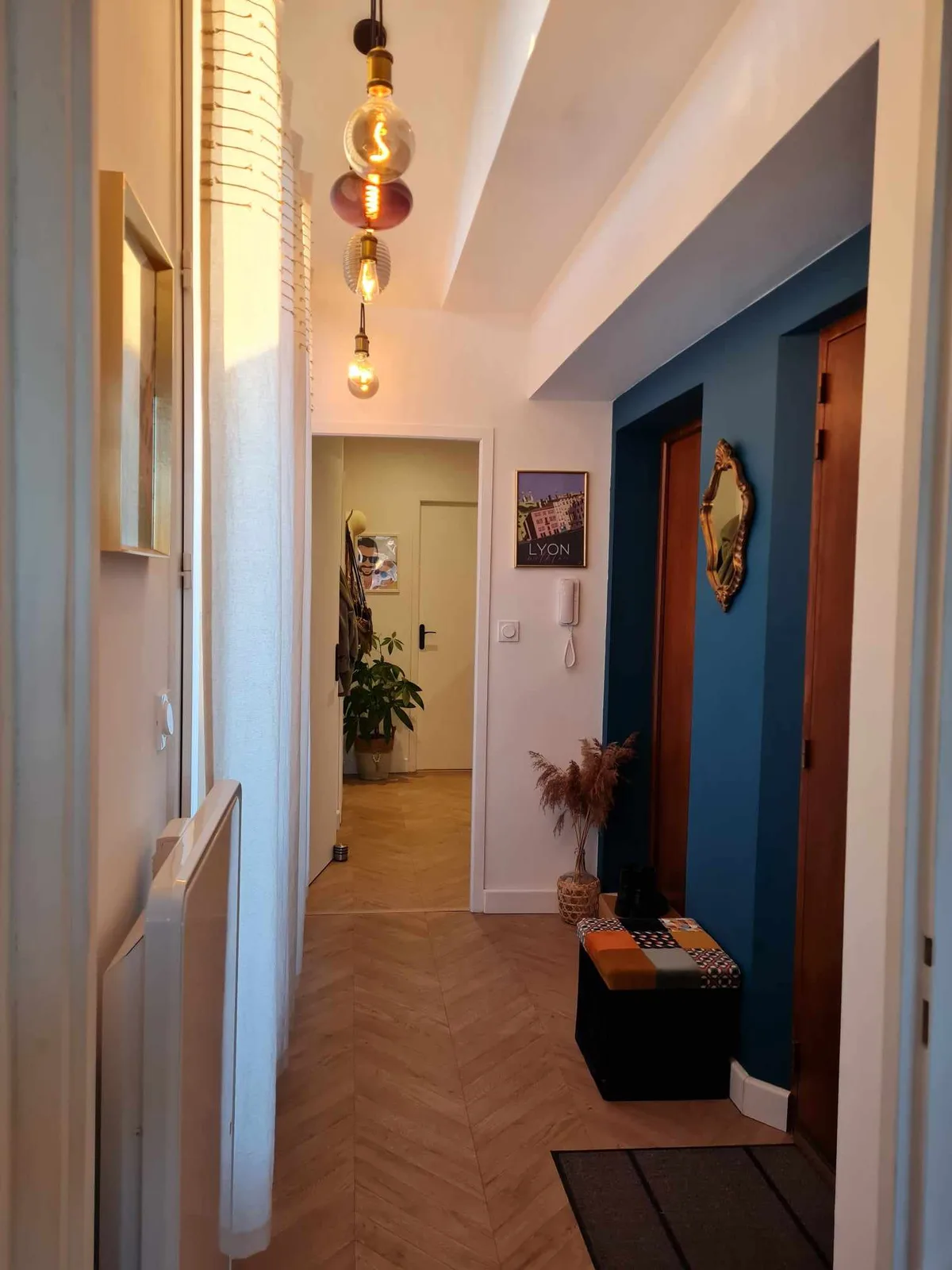 Appartement rénové avec terrasse et ascenseur privatif, 114 sqm, photo shoot, pop-up rental in La Tour-du-Pin, third interio…