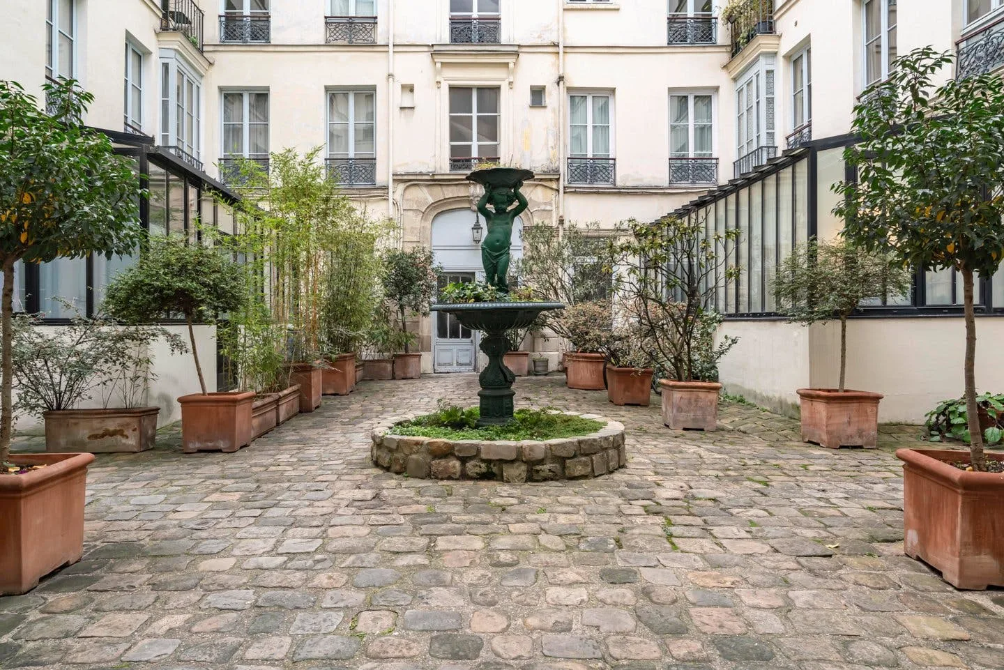 Architect-Designed Loft near Place des Vosges, Paris — 4
