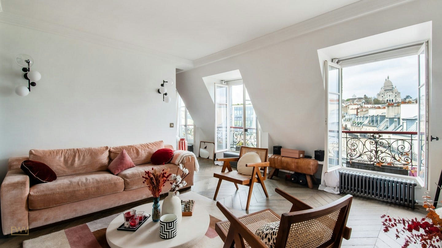 Architect-Designed Loft on Avenue Trudaine, Paris, 50 sqm, art exhibition, pop-up rental