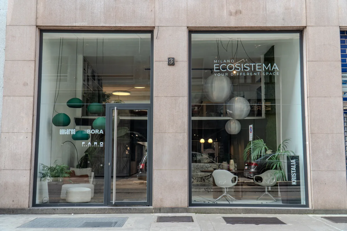 Architectural Showroom with Kitchen Space in Duomo, Milan, 350 sqm, showroom presentation, pop-up rental in Milano