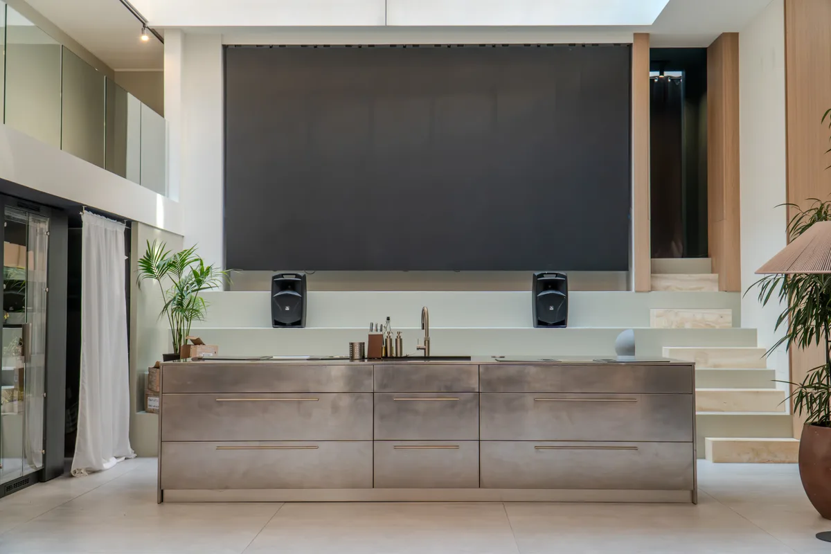 Architectural Showroom with Kitchen Space in Duomo, Milan, 350 sqm, showroom presentation, pop-up rental in Milano, addition…