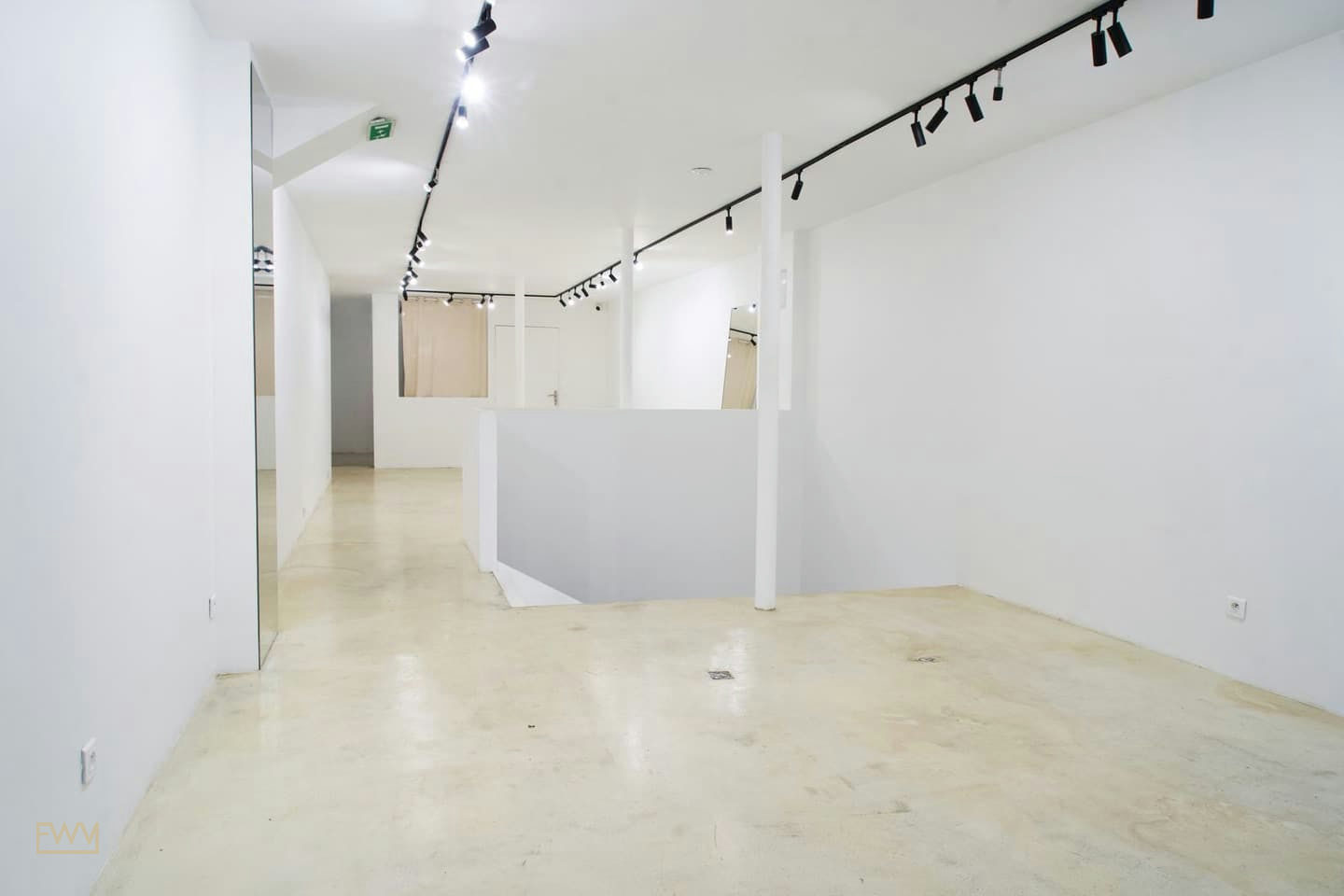 Art Gallery and Fashion-Week Showroom in Le Marais, 72 sqm, pop up store in Paris