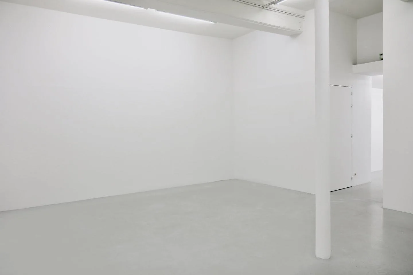 Art Gallery and Showroom on Rue de Turenne, Paris — 3