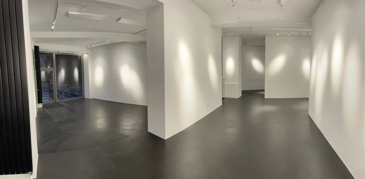 Art Gallery in Saint Germain des Prés, 90 sqm, art exhibition, pop-up rental in Paris, second interior view