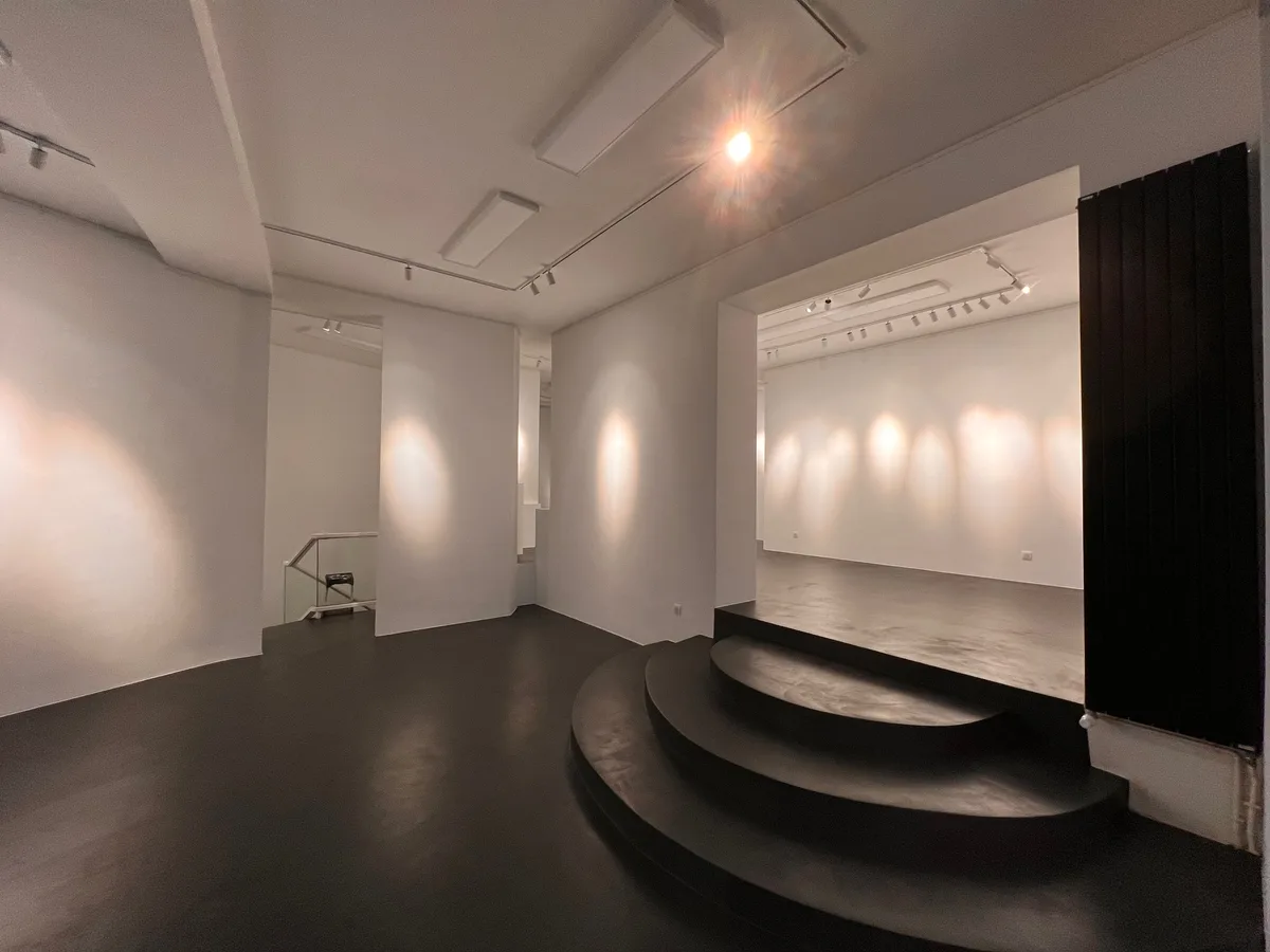 Art Gallery in Saint Germain des Prés, 90 sqm, art exhibition, pop-up rental in Paris, third interior view