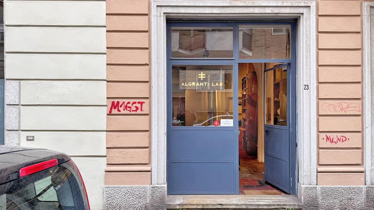 Artisan Design Showroom with Workshop for Events, 60 sqm, showroom presentation, pop-up rental in Milano, interior view