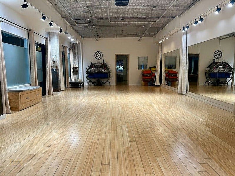 Artistic Wellness and Movement Studio in Bushwick, 93 sqm, workshop, pop-up rental in Brooklyn