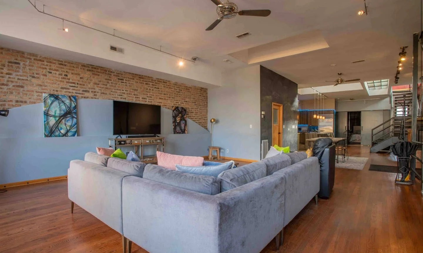 Artsy and Homey Wicker Park Loft in Chicago — 4