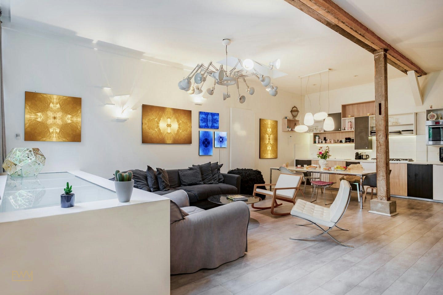 Arty Loft and Converted Workshop on Rue de Montreuil, Paris