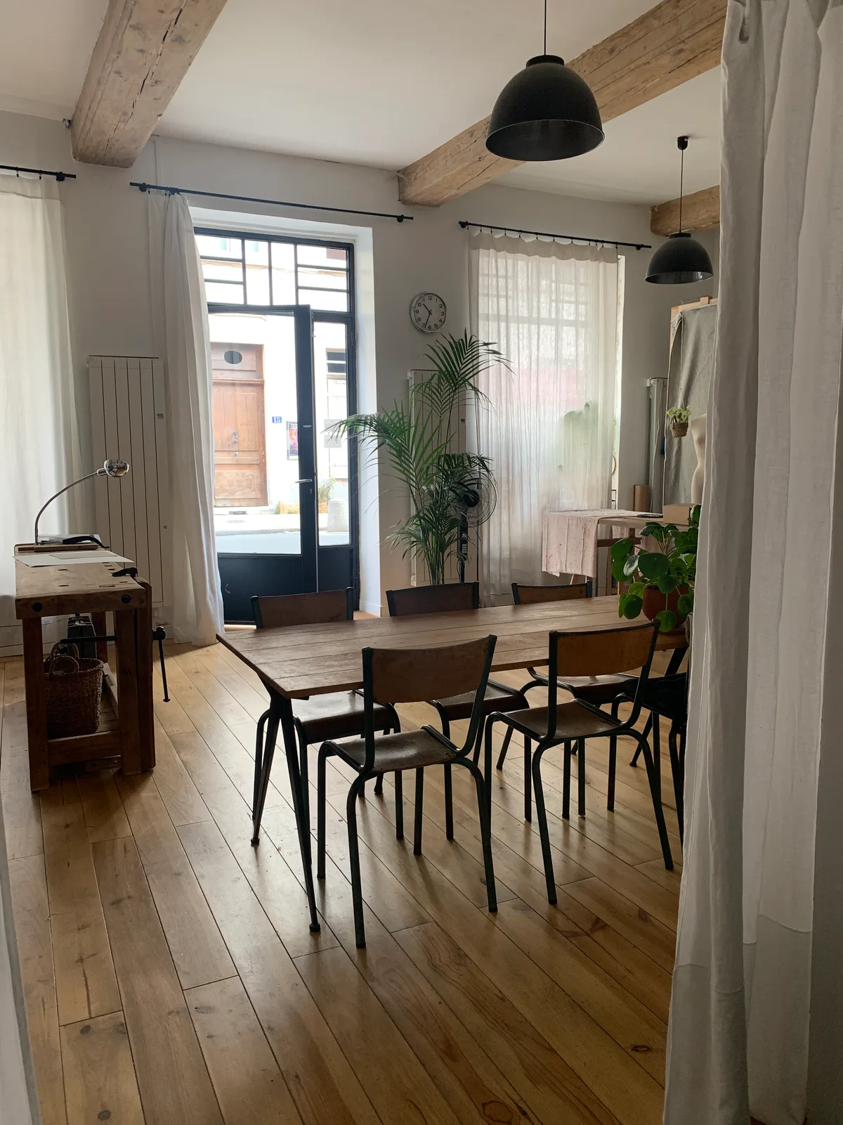 Atelier d'art canut avec vitrine sur rue, 35 sqm, pop up store in Lyon, third interior view